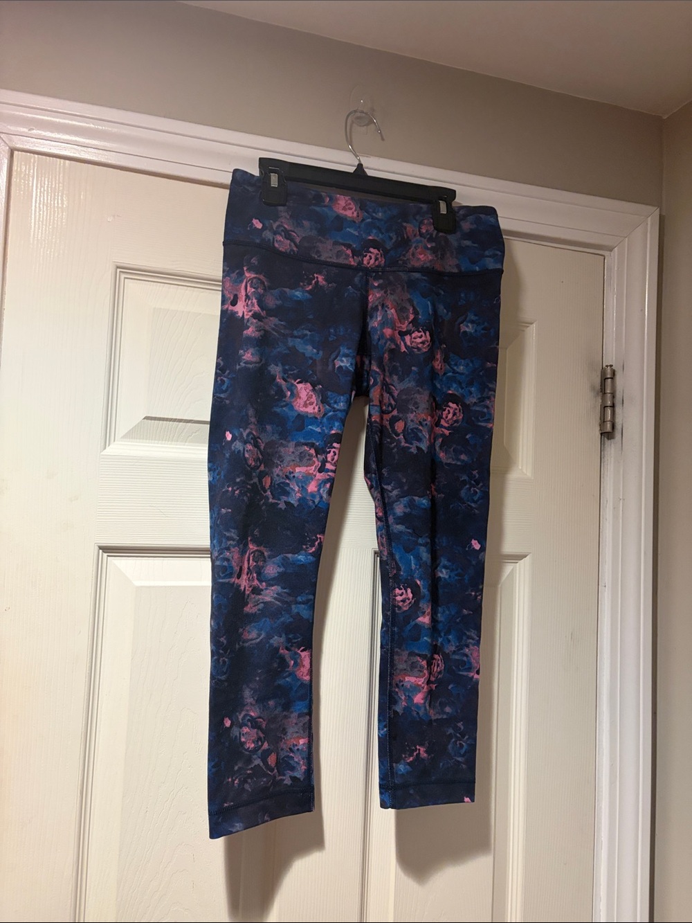 lululemon athletica Cropped Leggings with Navy swirl 6